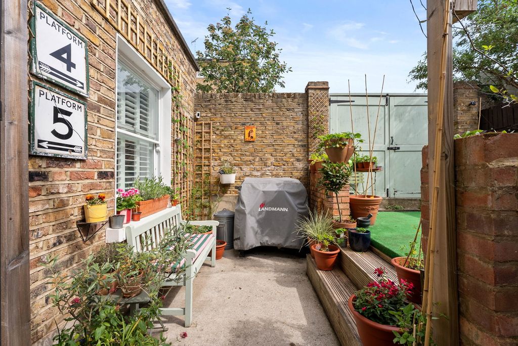Property photo 3 of 11