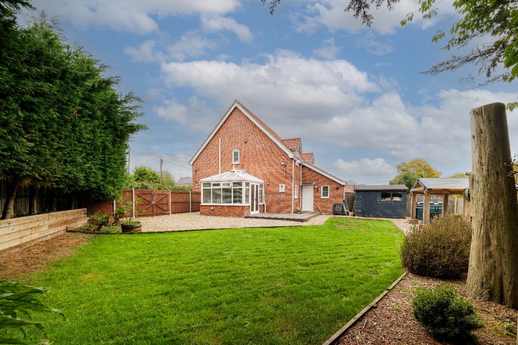 Property photo 2 of 18 5213683