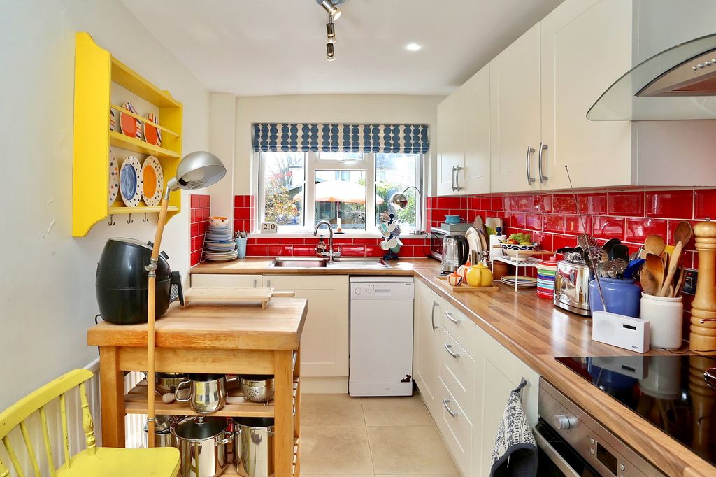 Property photo 3 of 27