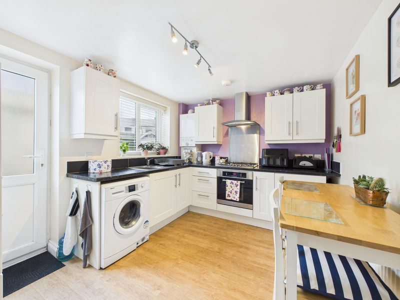 Property photo 2 of 9 Kitchen