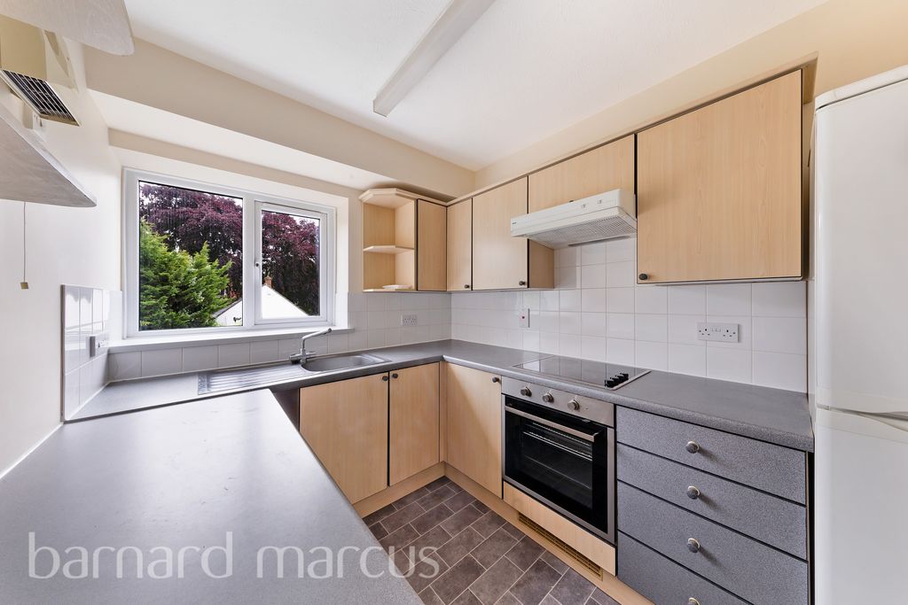 Property photo 2 of 8 Kitchen