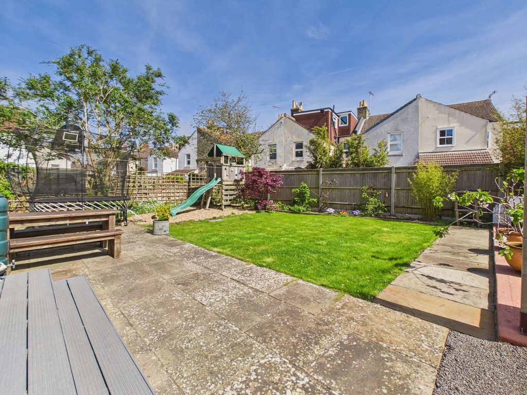 Property photo 2 of 27