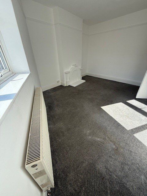 Property photo 3 of 5 Lounge 1