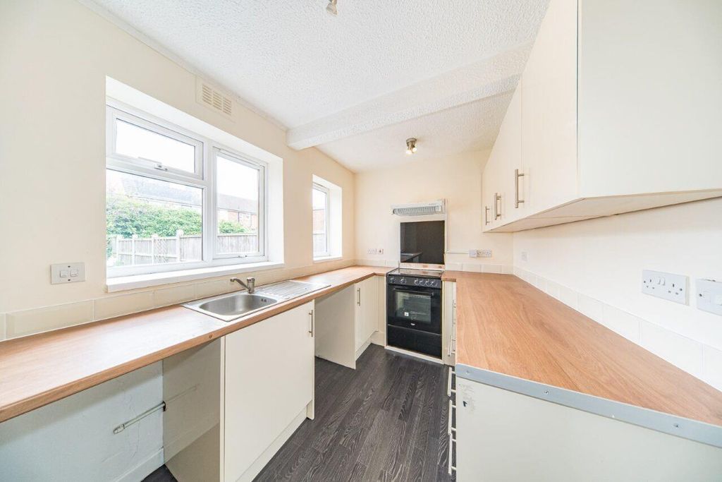 Property photo 3 of 13 36 Wellesbourne Road Kitchen 2.Jpg