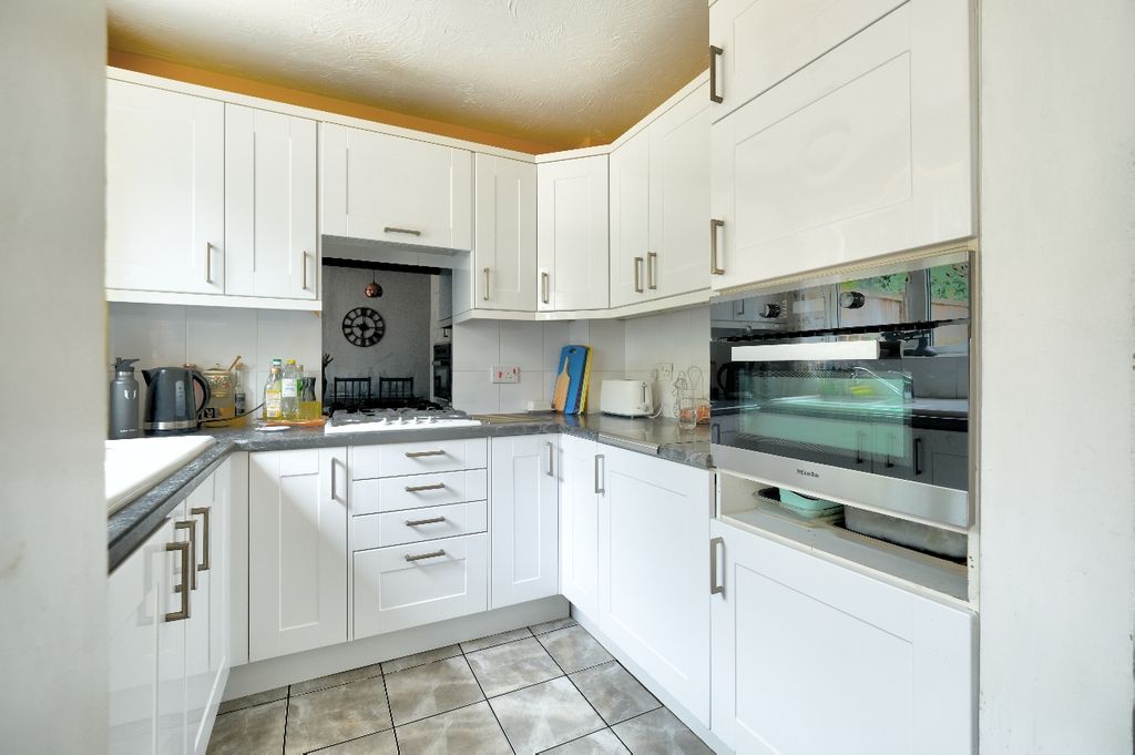 Property photo 3 of 22 Kitchen
