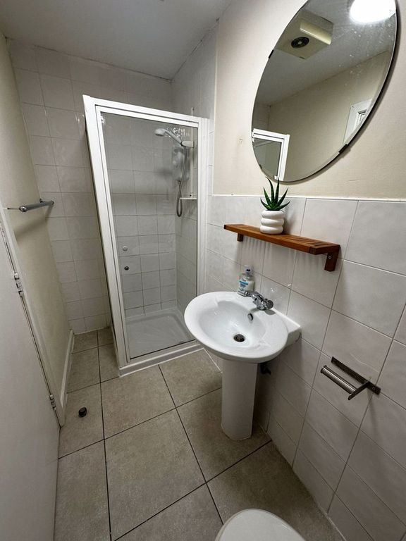 Property photo 2 of 5 En Suite