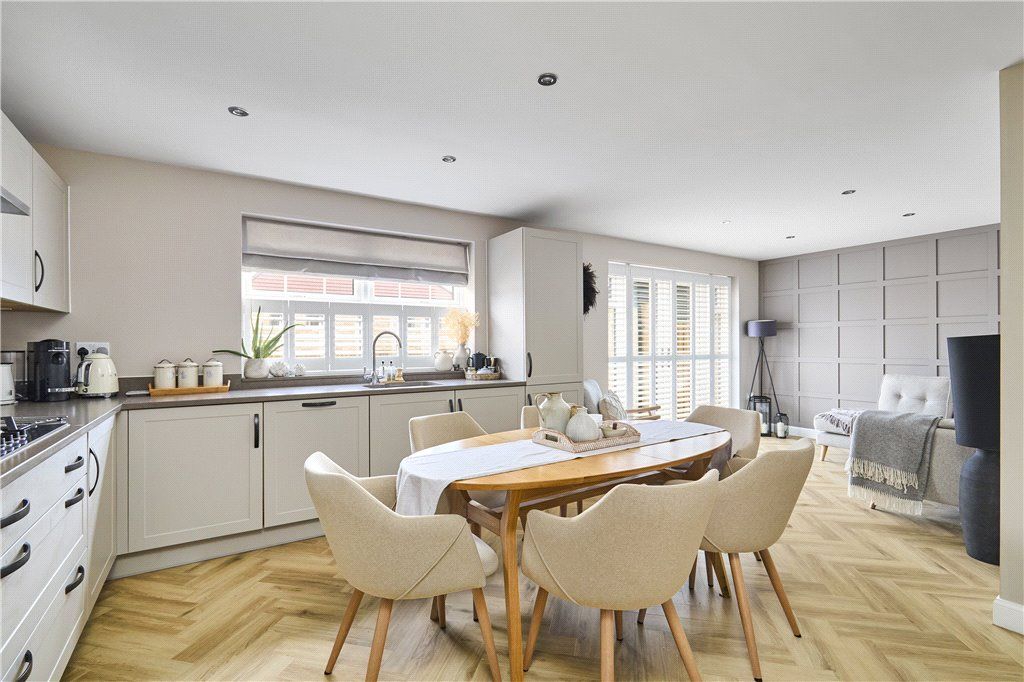 Property photo 2 of 28 Picture No. 12