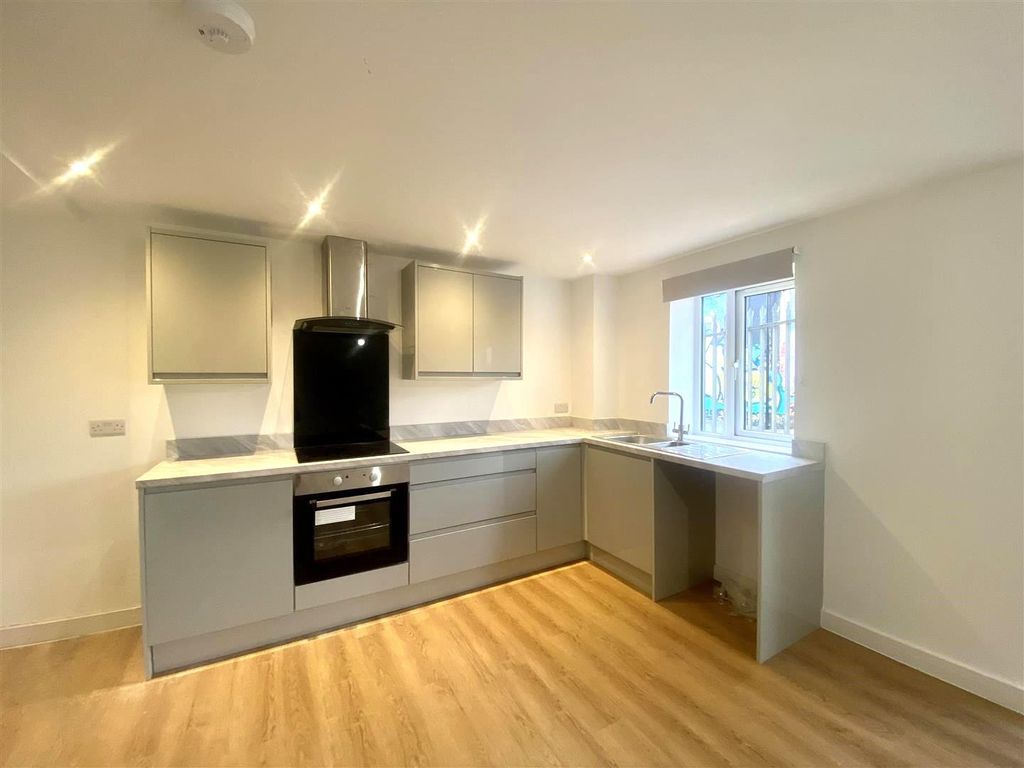 Property photo 1 of 8 Kitchen.Jpg