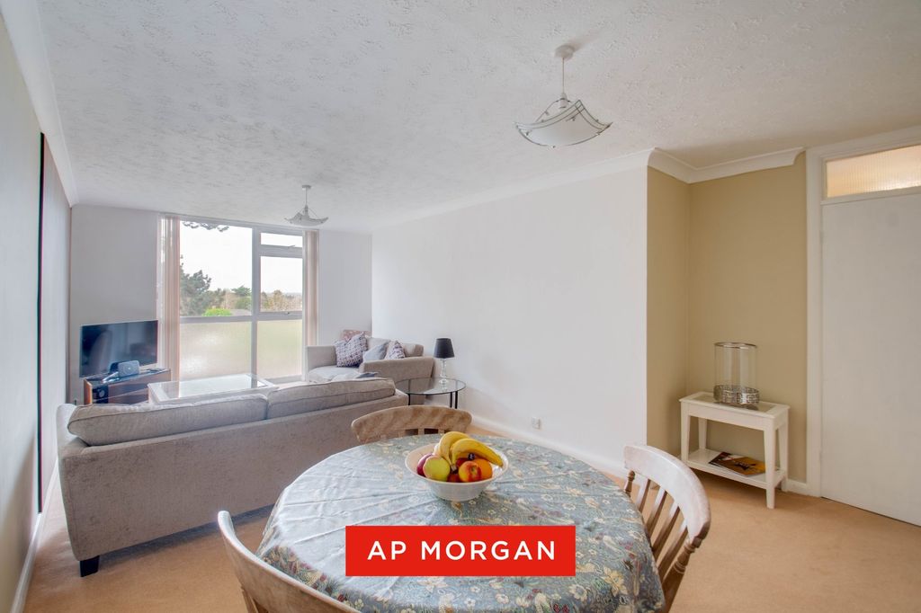 Property photo 3 of 16 Picture No. 12