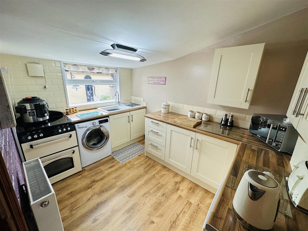 Property photo 3 of 23 Kitchen