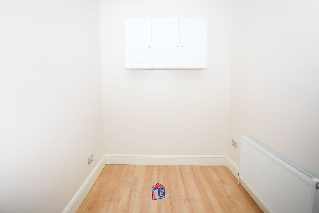 Property photo 3 of 10 Bedroom