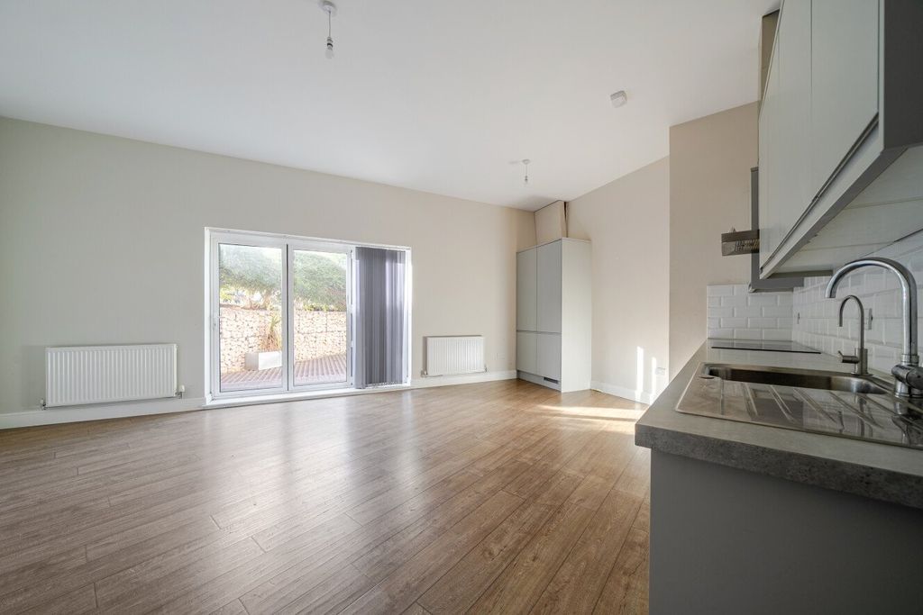 Property photo 1 of 10 Picture No. 02