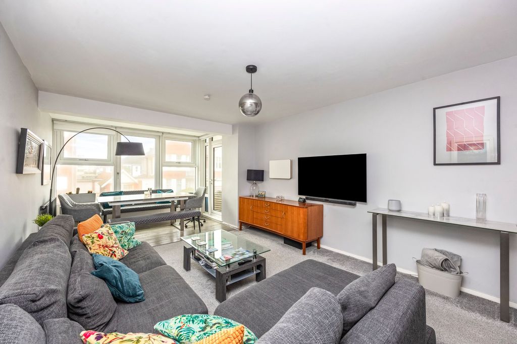 Property photo 2 of 30