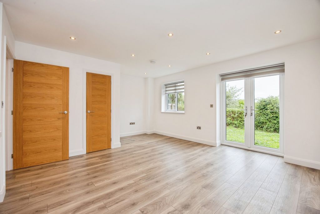 Property photo 3 of 20 Pbox-Img.Jpg