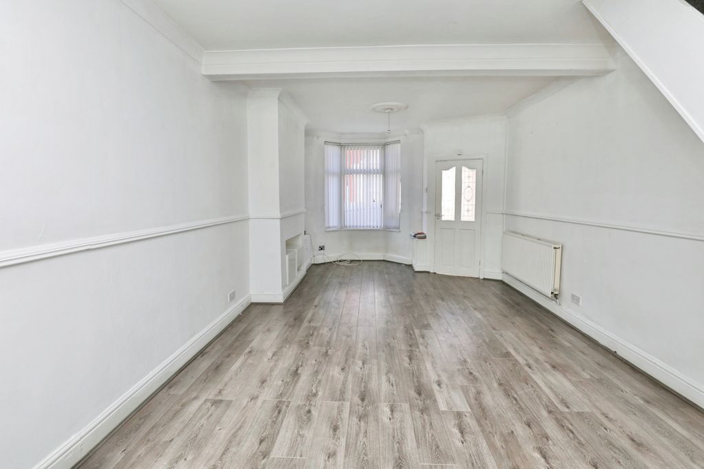 Property photo 3 of 14 Lounge