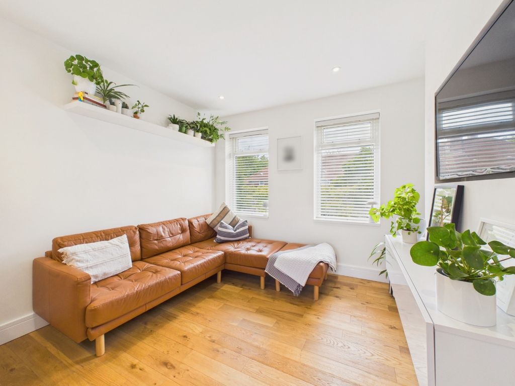 Property photo 2 of 16 5320583