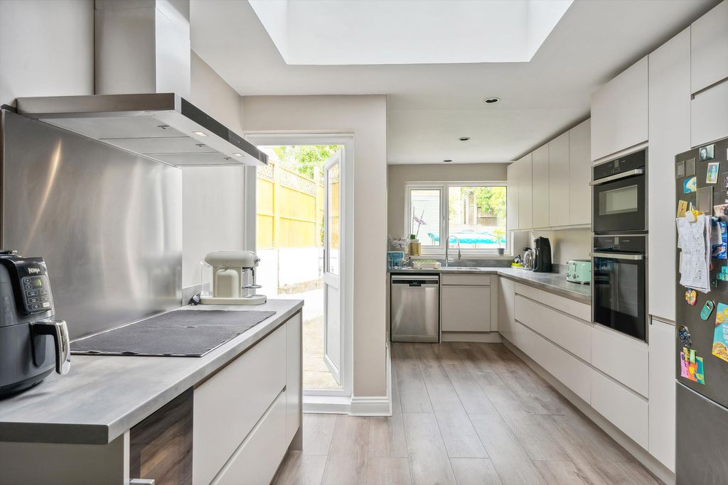 Property photo 3 of 16 Image