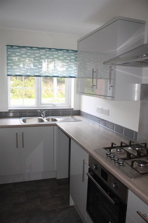 Property photo 3 of 12 Kitchen
