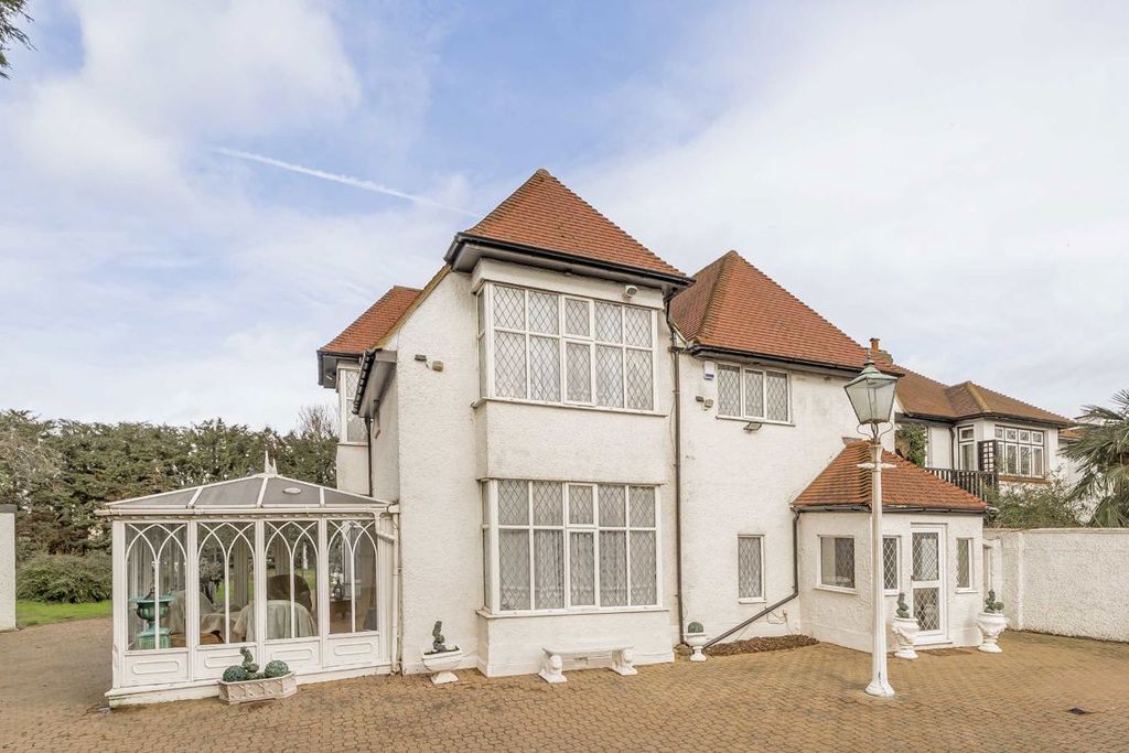 Property photo 1 of 9