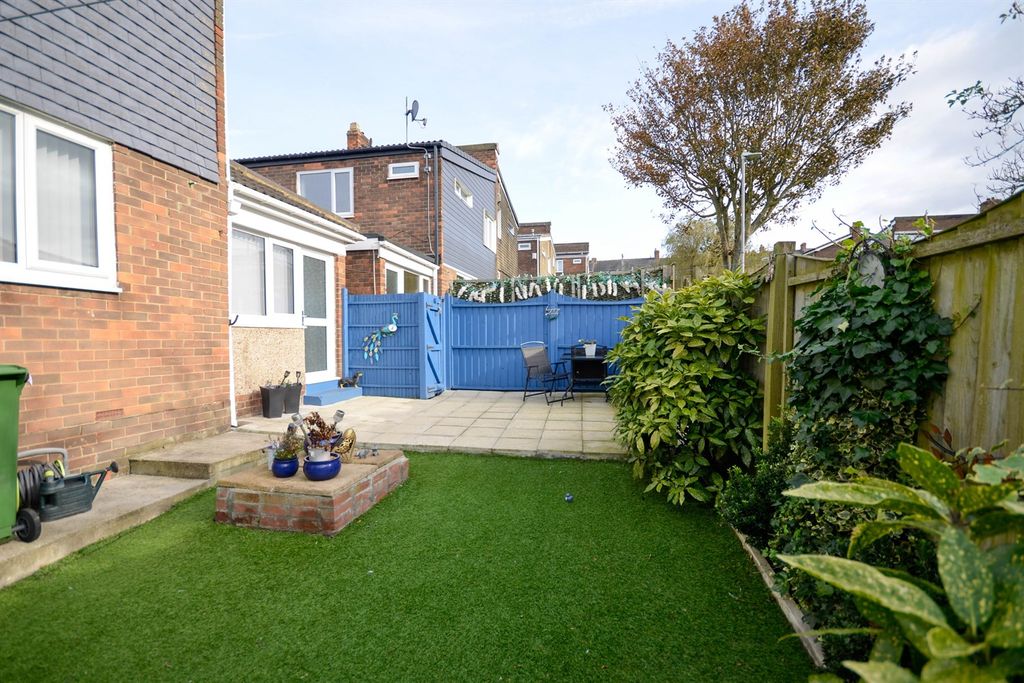 Property photo 3 of 17 Garden