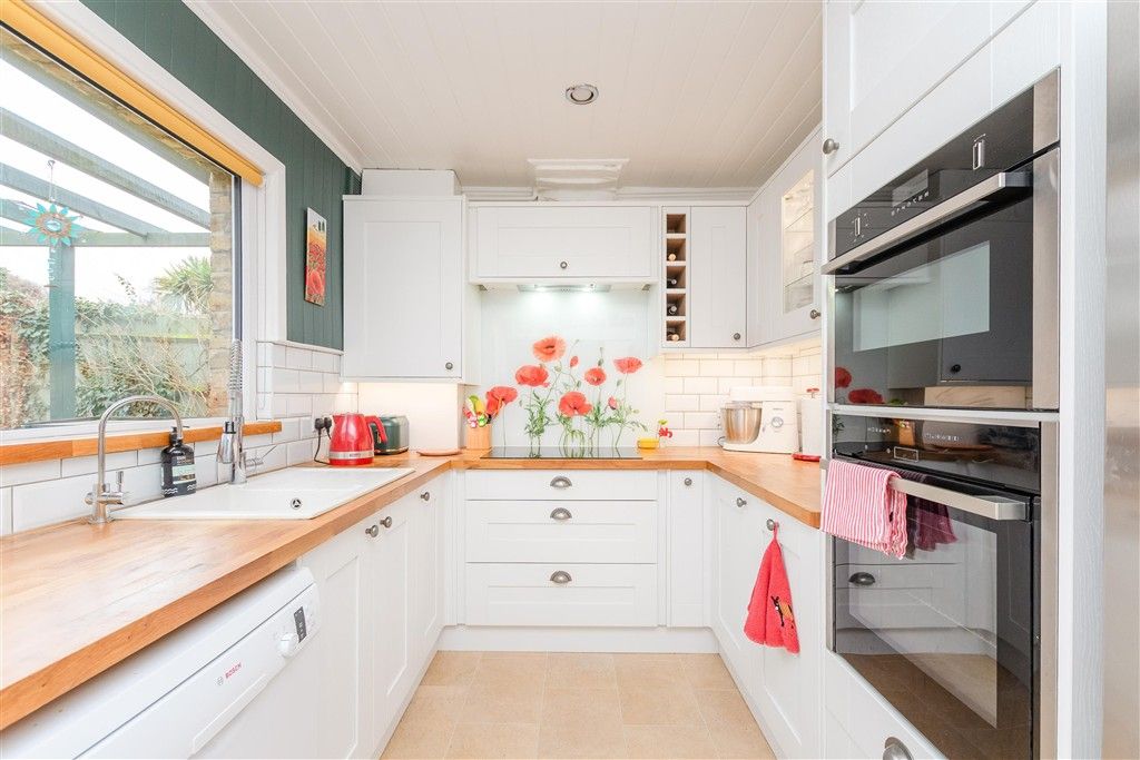 Property photo 2 of 14 Kitchen