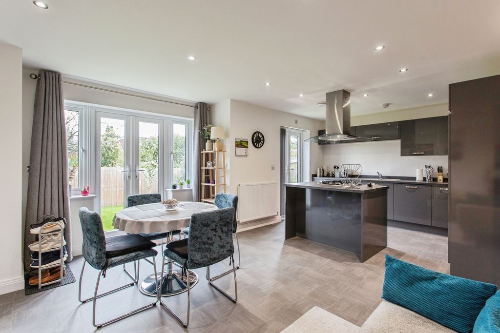 Property photo 3 of 20 Kitchen Diner