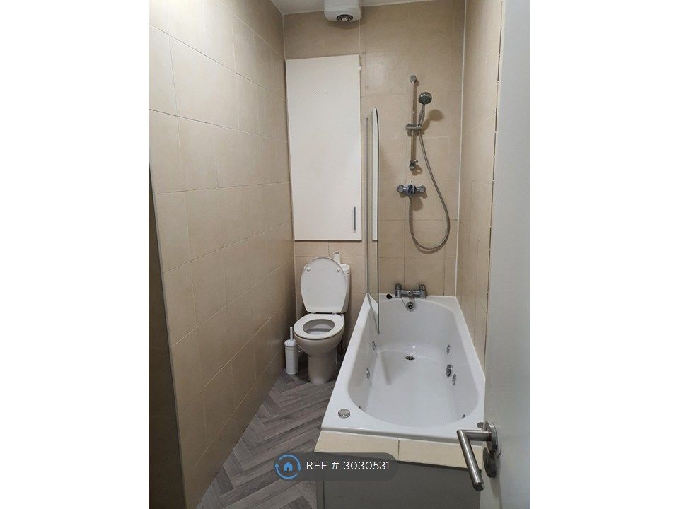 Property photo 2 of 11 3 Piece Bathroom