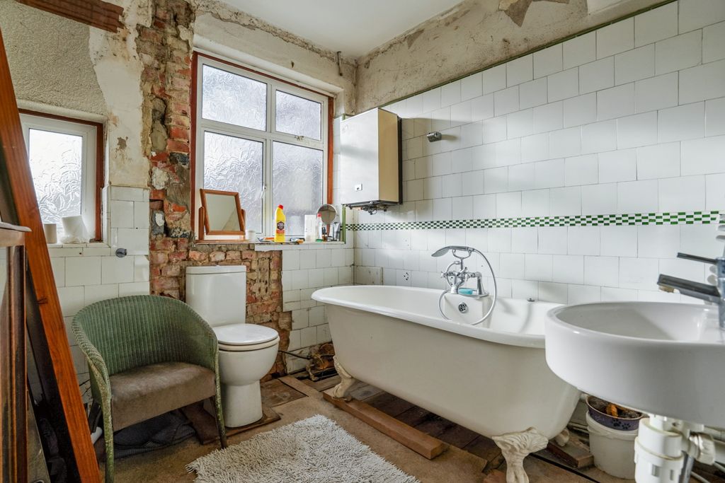 Property photo 3 of 10 39 Enmore Road, South Norwood, London Se25 5Ng