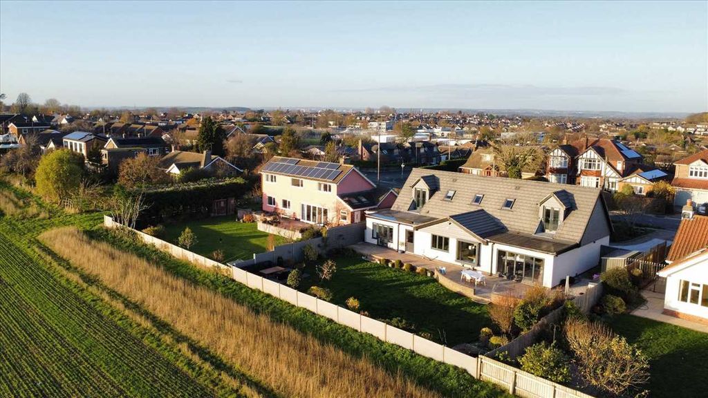 Property photo 2 of 33