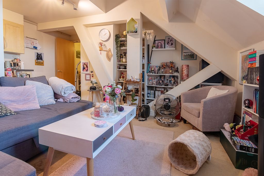 Property photo 3 of 28