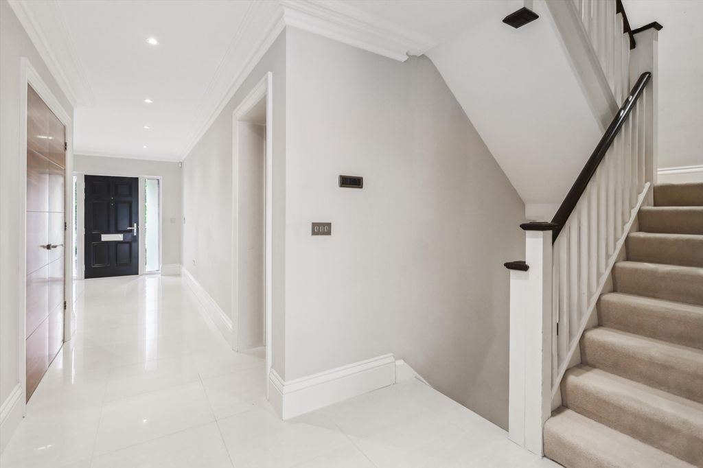 Property photo 3 of 17 Image