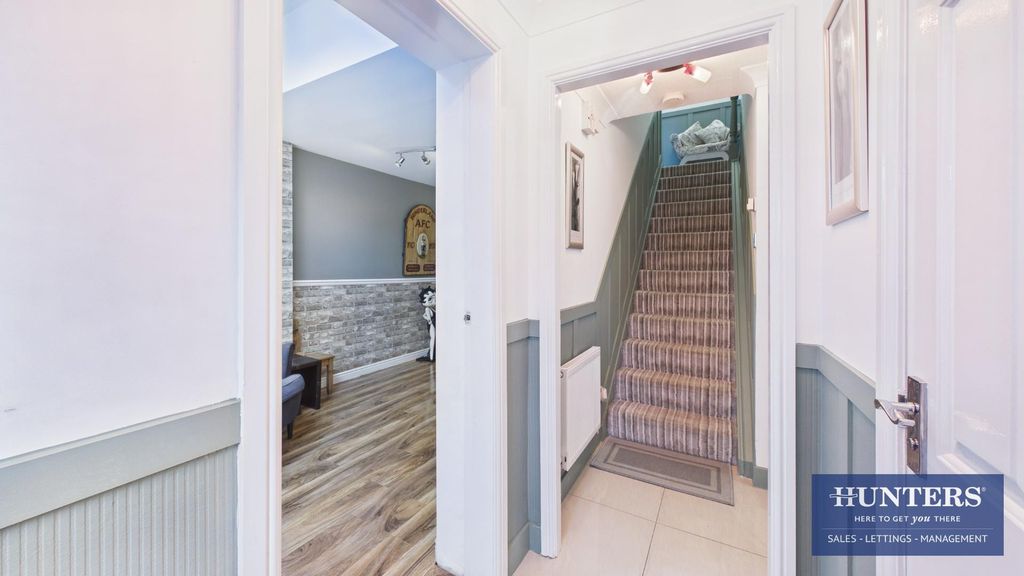 Property photo 2 of 22 Hallway