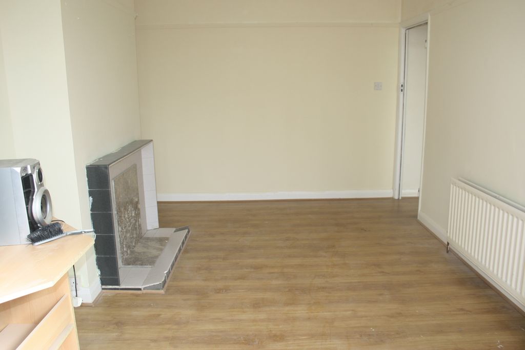 Property photo 3 of 4