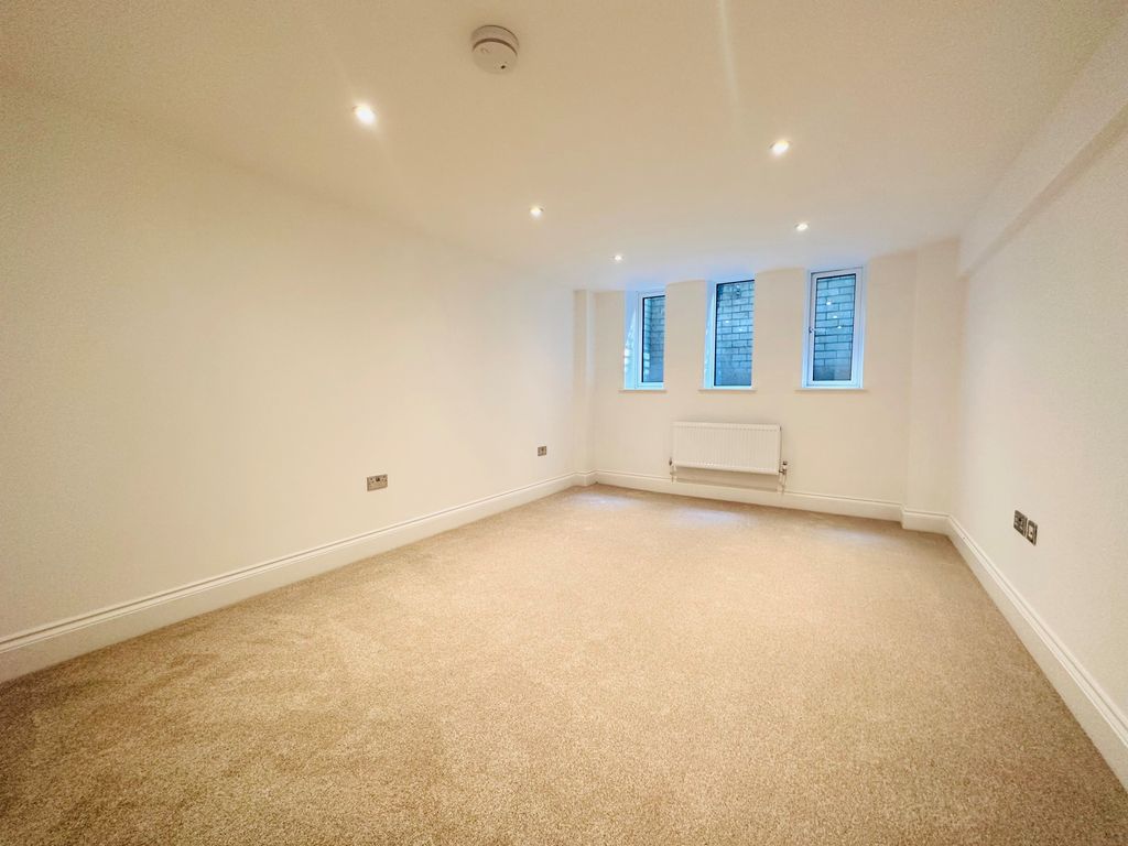 Property photo 1 of 7 Bedroom 1