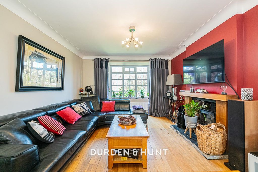 Property photo 2 of 40 Moreton-49.Jpg