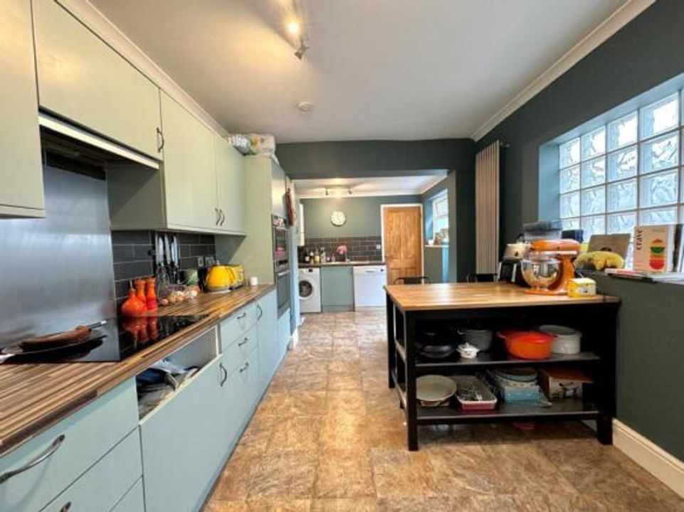 Property photo 3 of 12 Kitchen