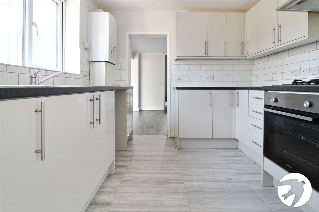 Property photo 3 of 12 Kitchen