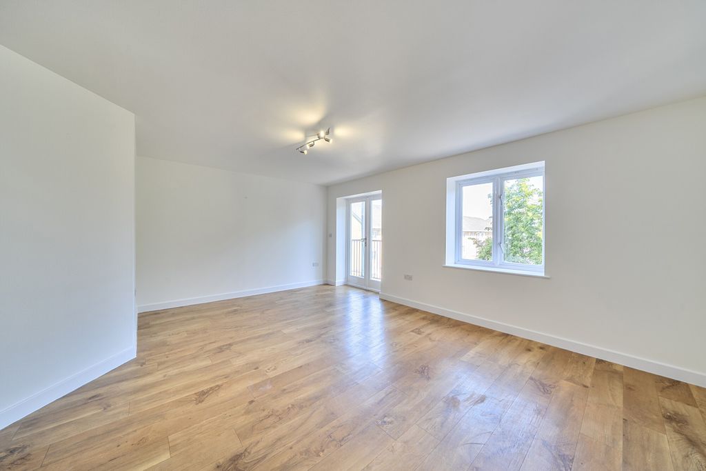Property photo 3 of 12 1456453-4-6A02Ef7...