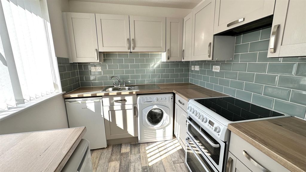 Property photo 2 of 11 Kitchen.Jpg