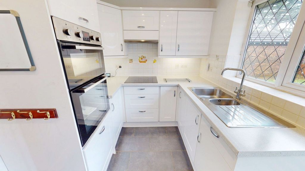 Property photo 3 of 15 Kitchen