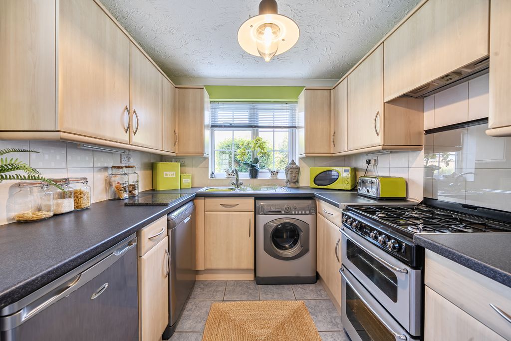 Property photo 3 of 23 Kitchen