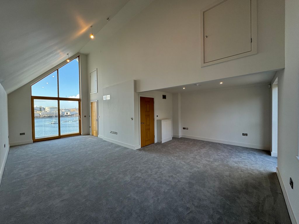 Property photo 3 of 22 Master Suite