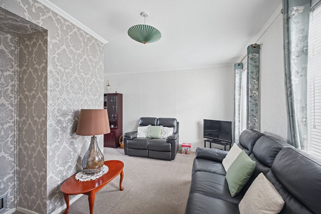 Property photo 3 of 38