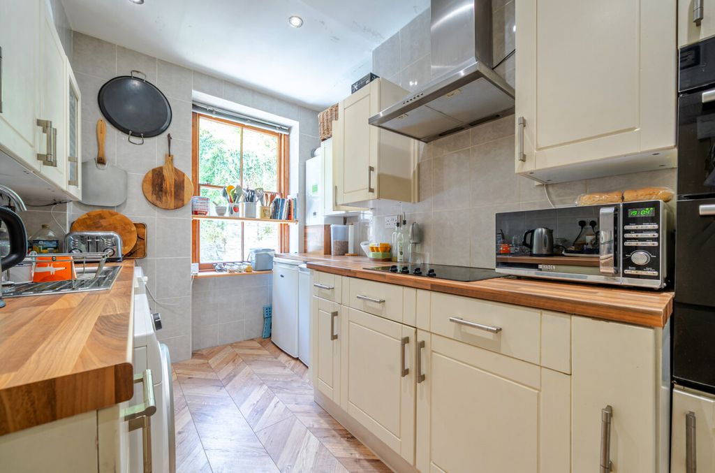 Property photo 3 of 14 Kitchen