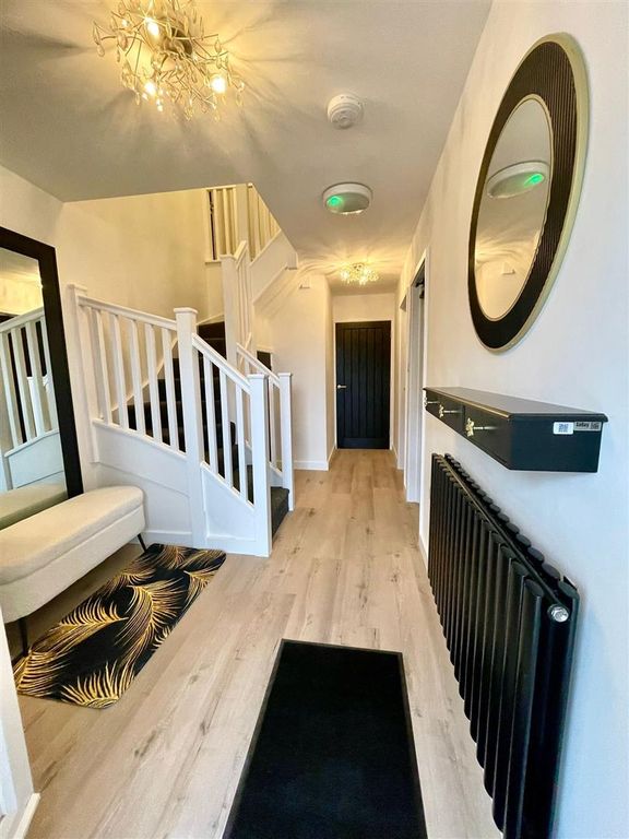 Property photo 3 of 8 Hallway.Jpeg