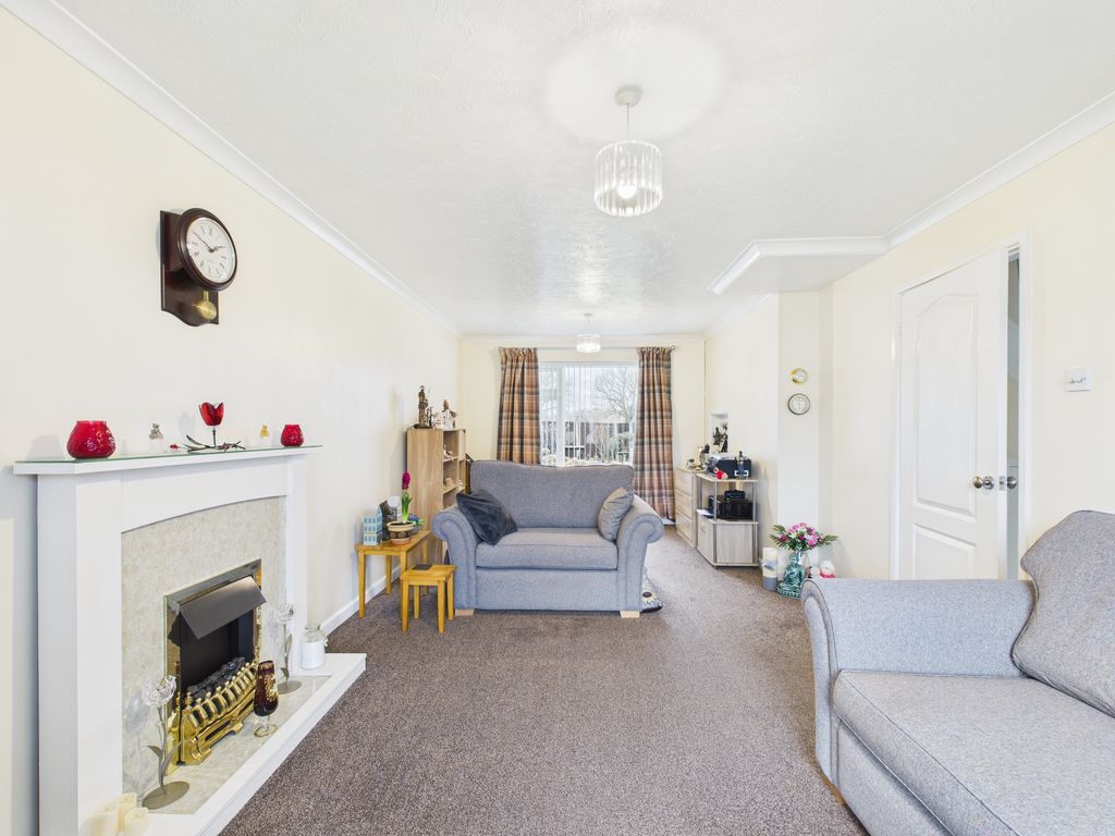 Property photo 2 of 19 Lounge