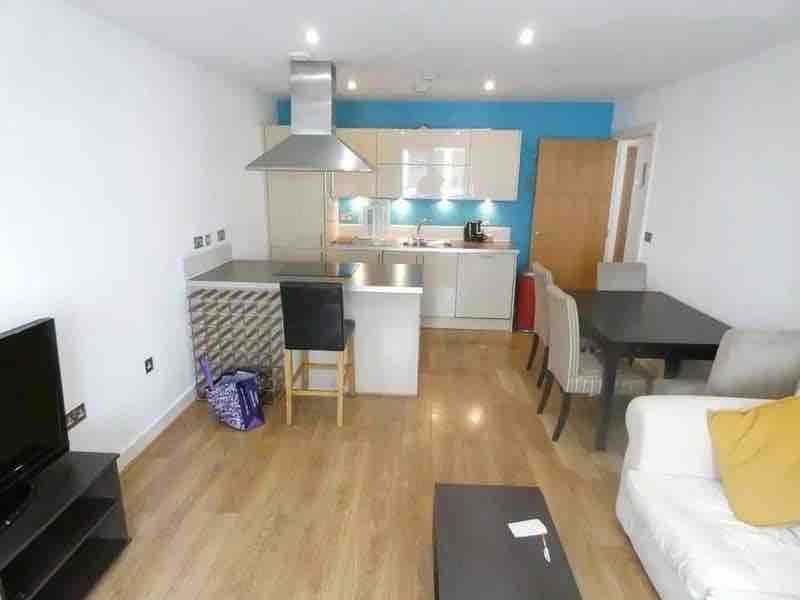 Property photo 1 of 6 3 Bedroom Flat