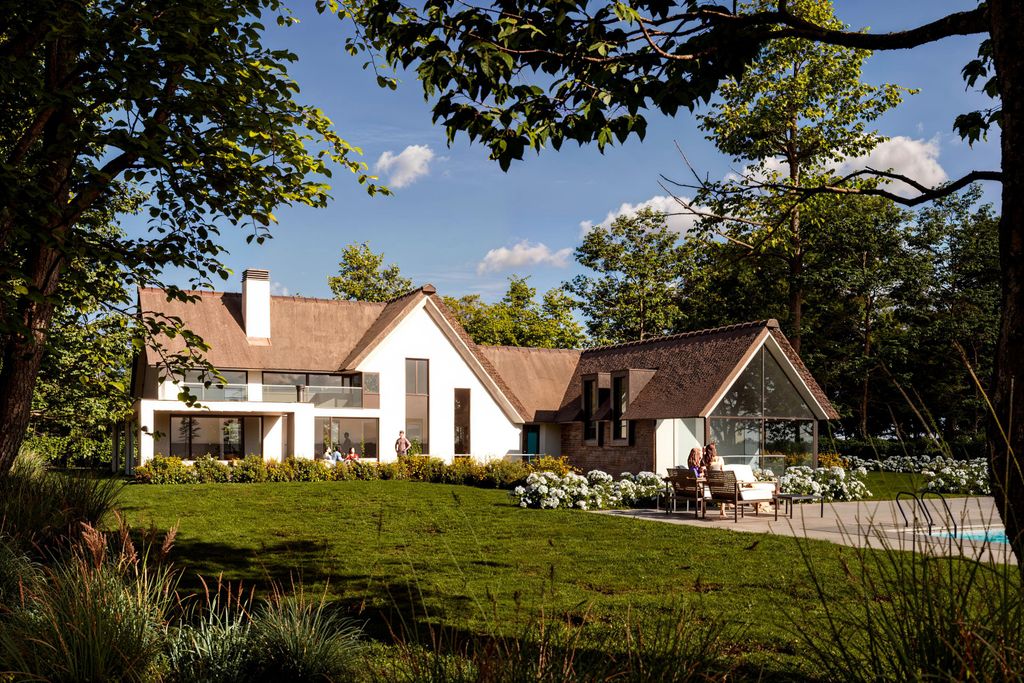 Property photo 2 of 35