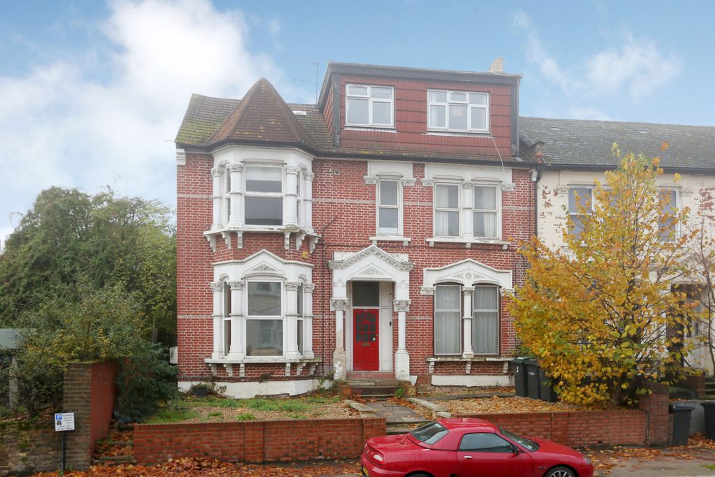 Property photo 1 of 11 2 Bedroom Flat For Sale