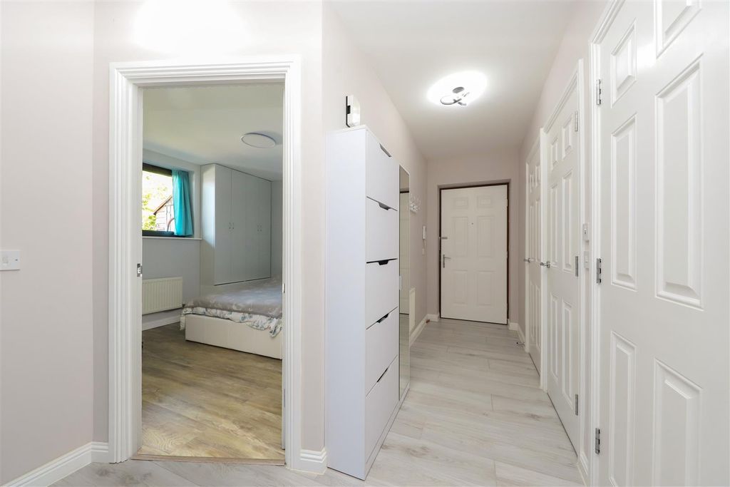 Property photo 3 of 13 Hall